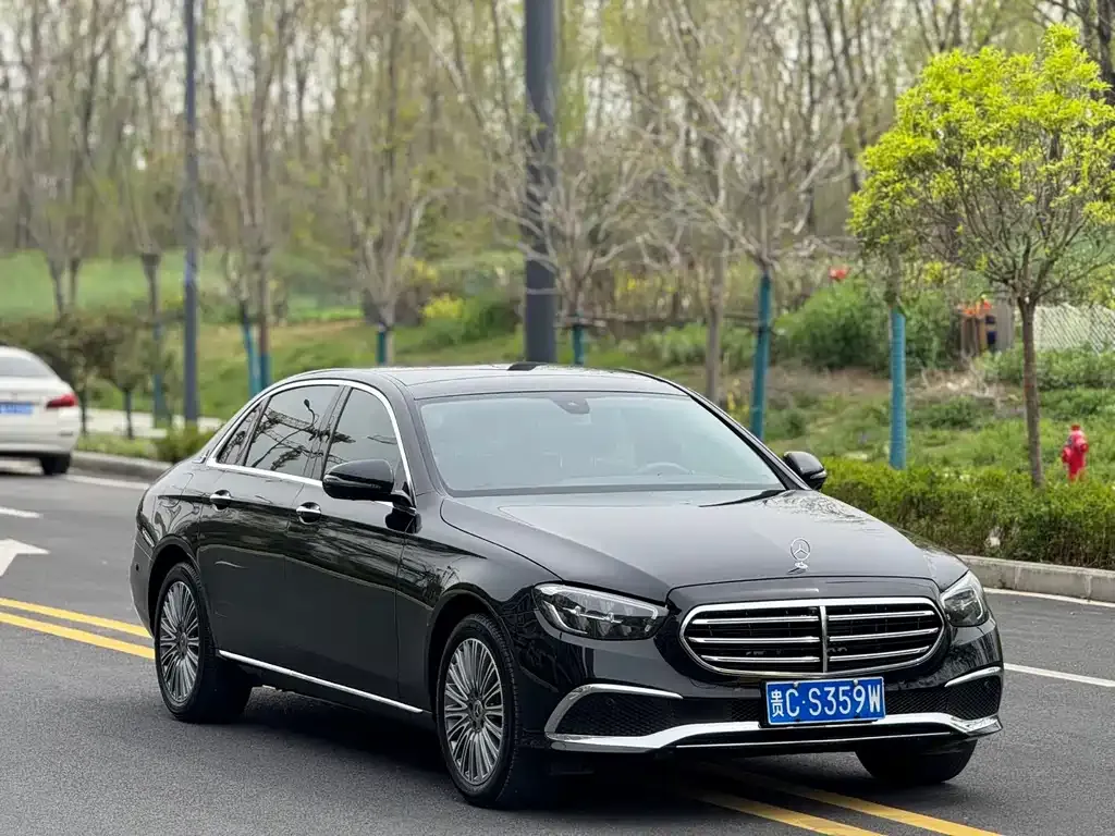 Mercedes-Benz E-Class — фото 1