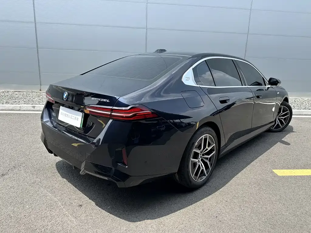 BMW i5 — фото 10