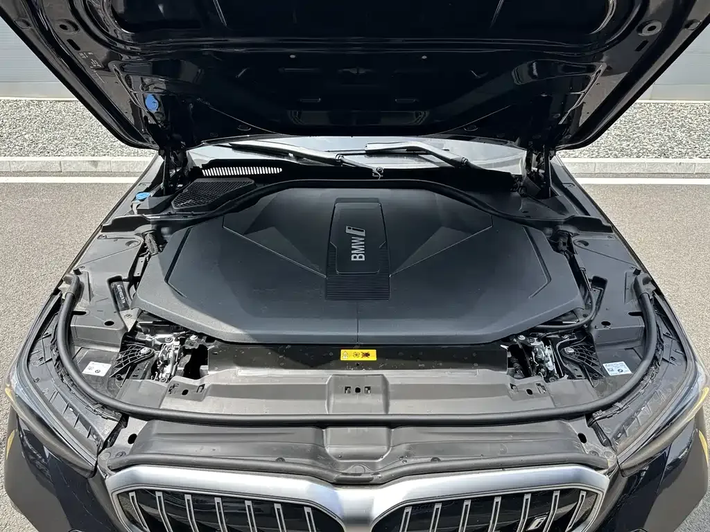 BMW i5 — фото 9