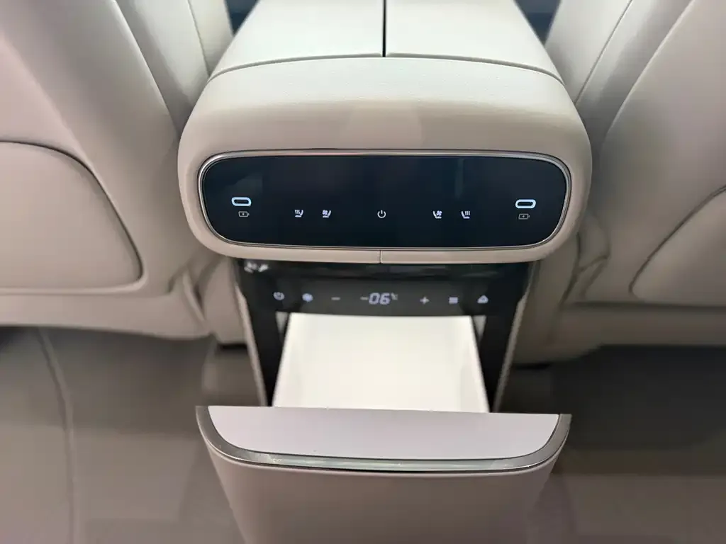 Geely Galaxy M9 — фото 4