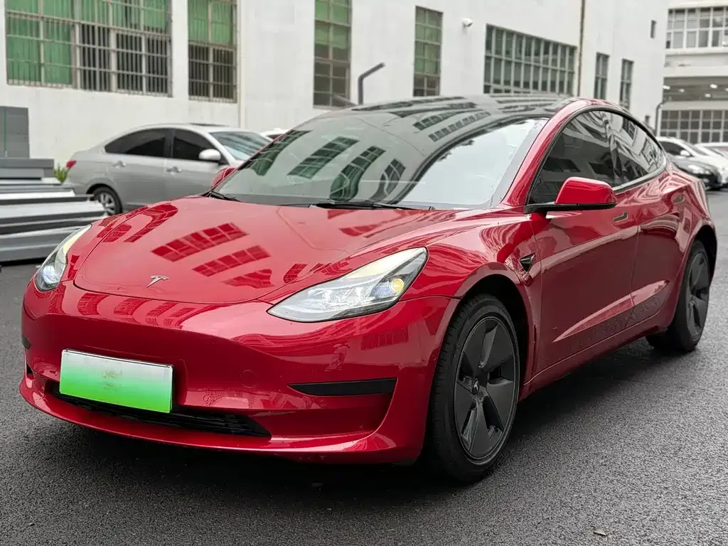 Tesla Model 3 — фото 1