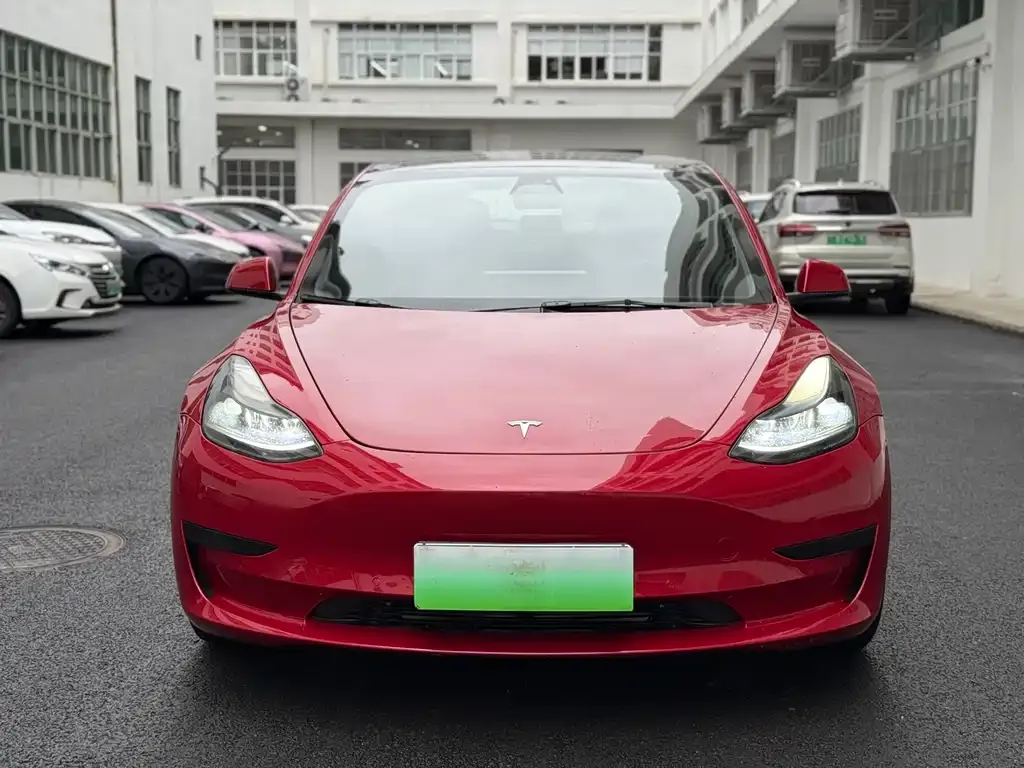 Tesla Model 3 — фото 9