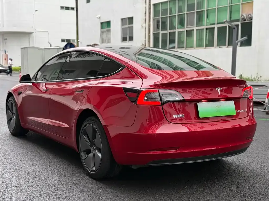 Tesla Model 3 — фото 7