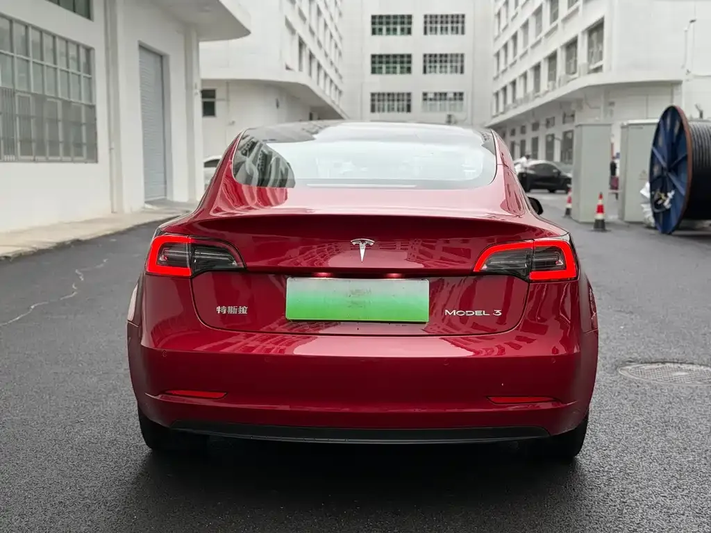 Tesla Model 3 — фото 6