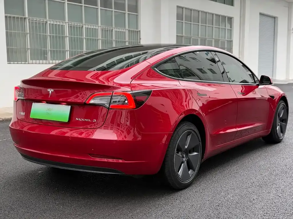 Tesla Model 3 — фото 5