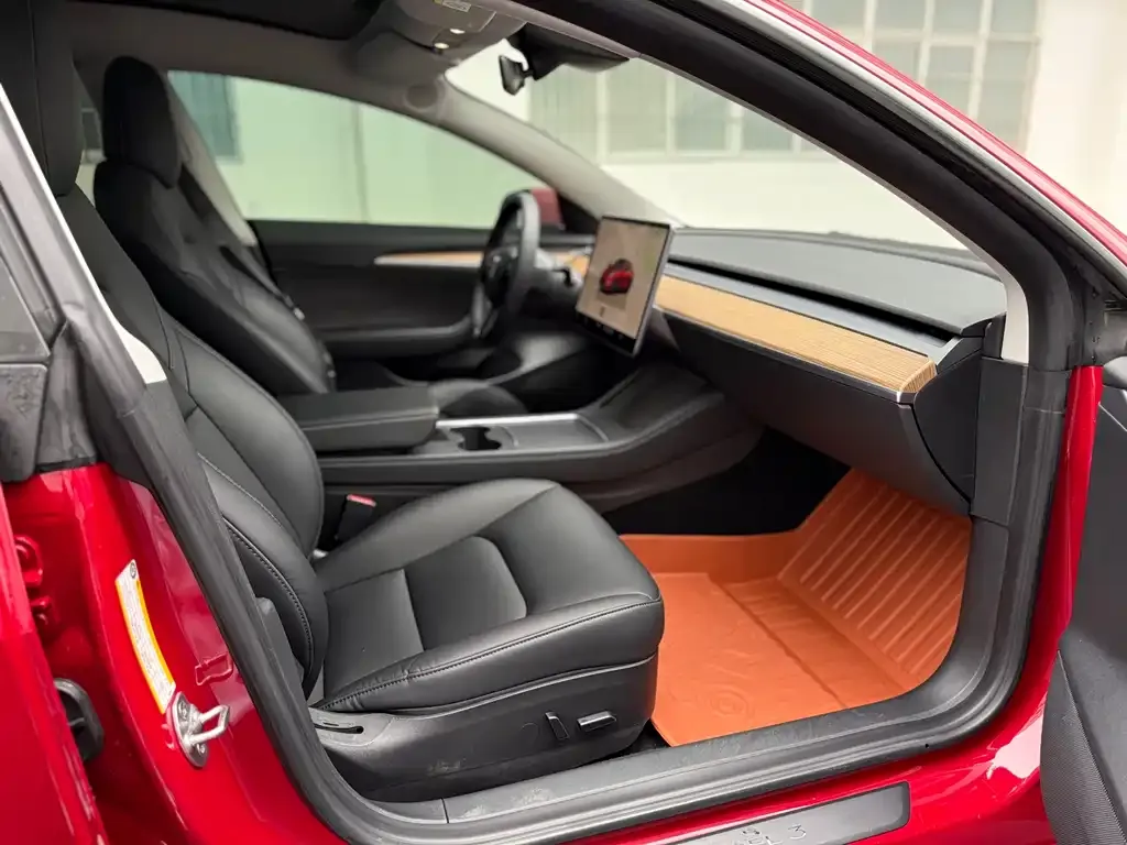 Tesla Model 3 — фото 4