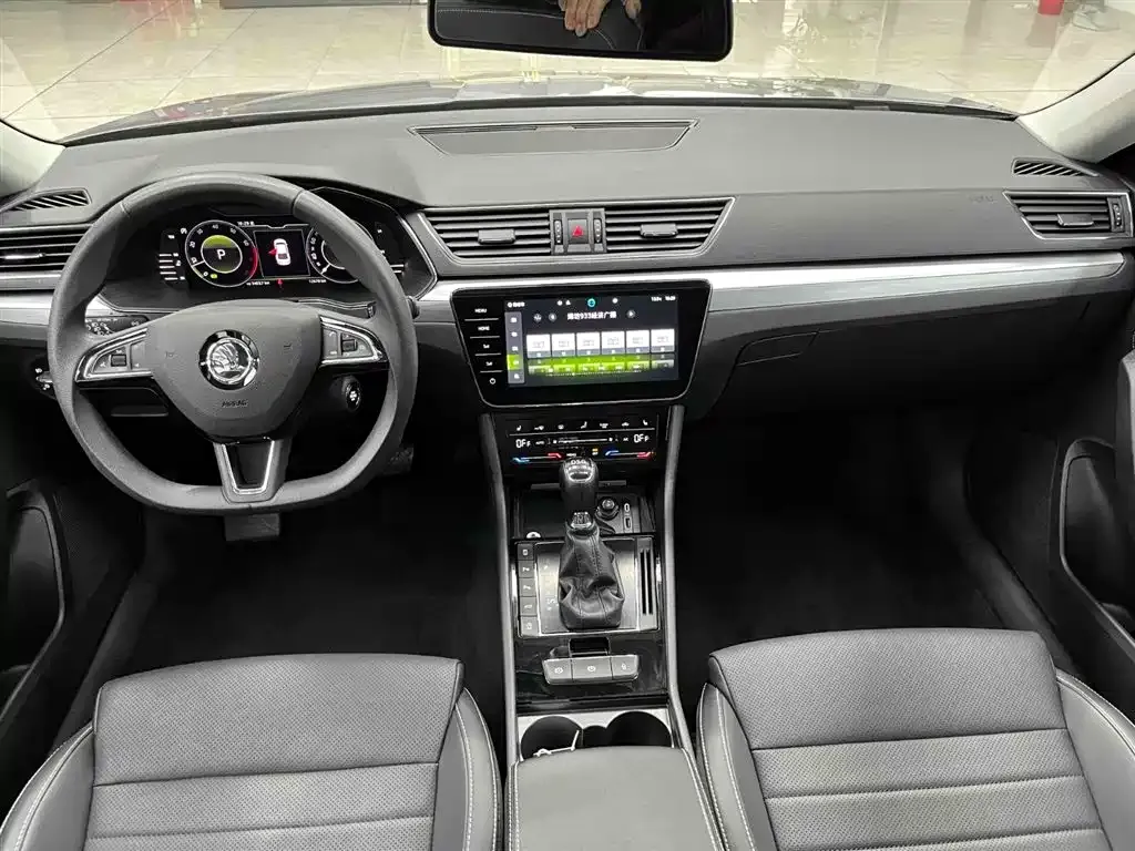 Skoda Superb — фото 8