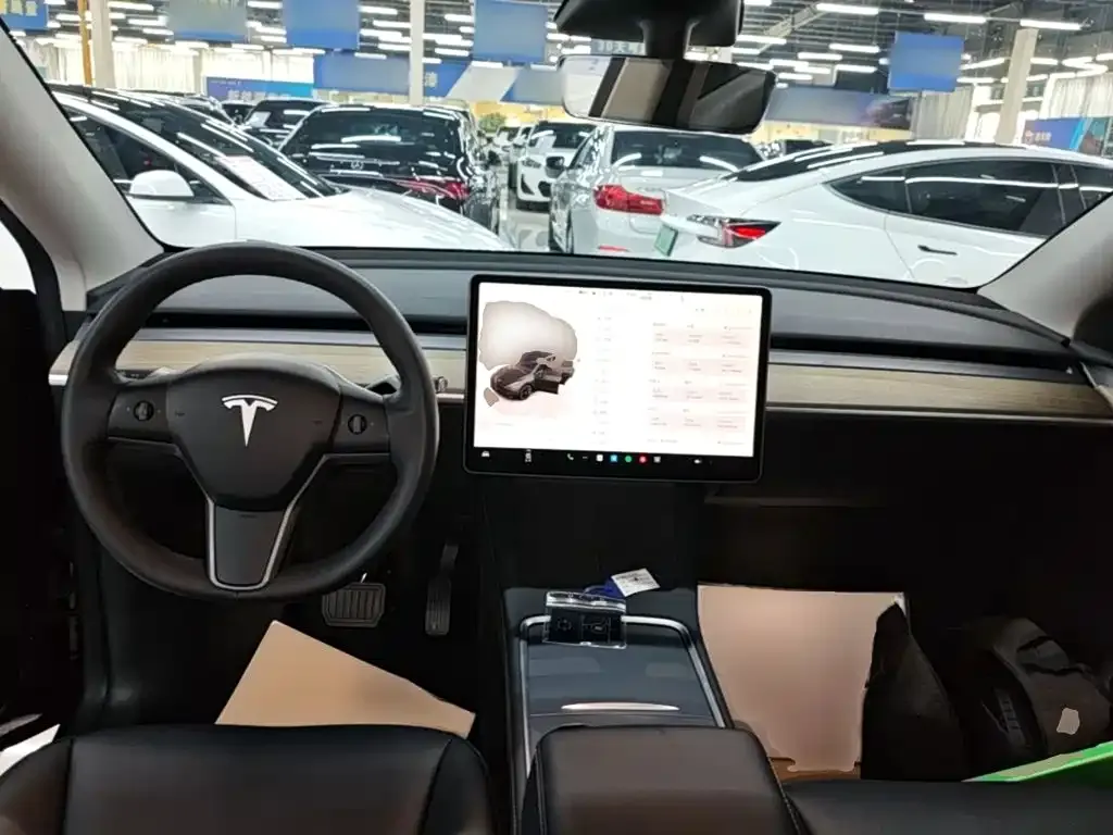 Tesla Model Y — фото 8