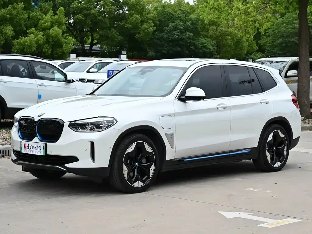 BMW iX3 — фото 1