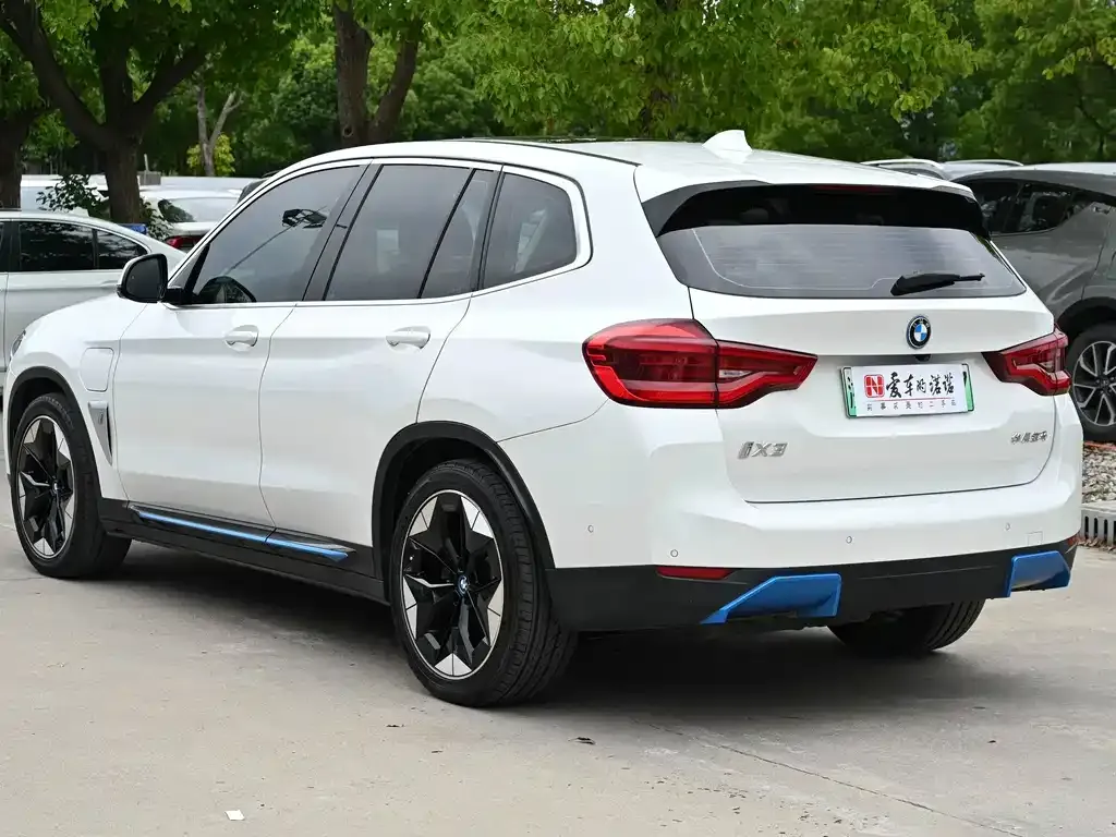BMW iX3 — фото 6