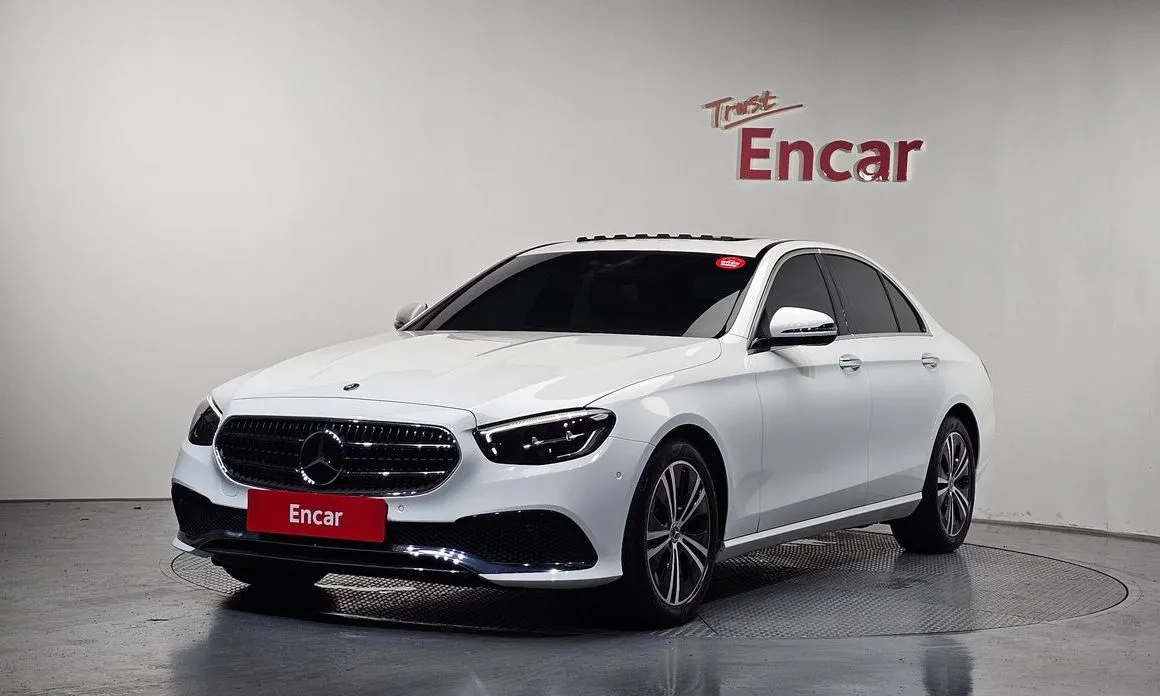 Mercedes-Benz E-Class — фото 1