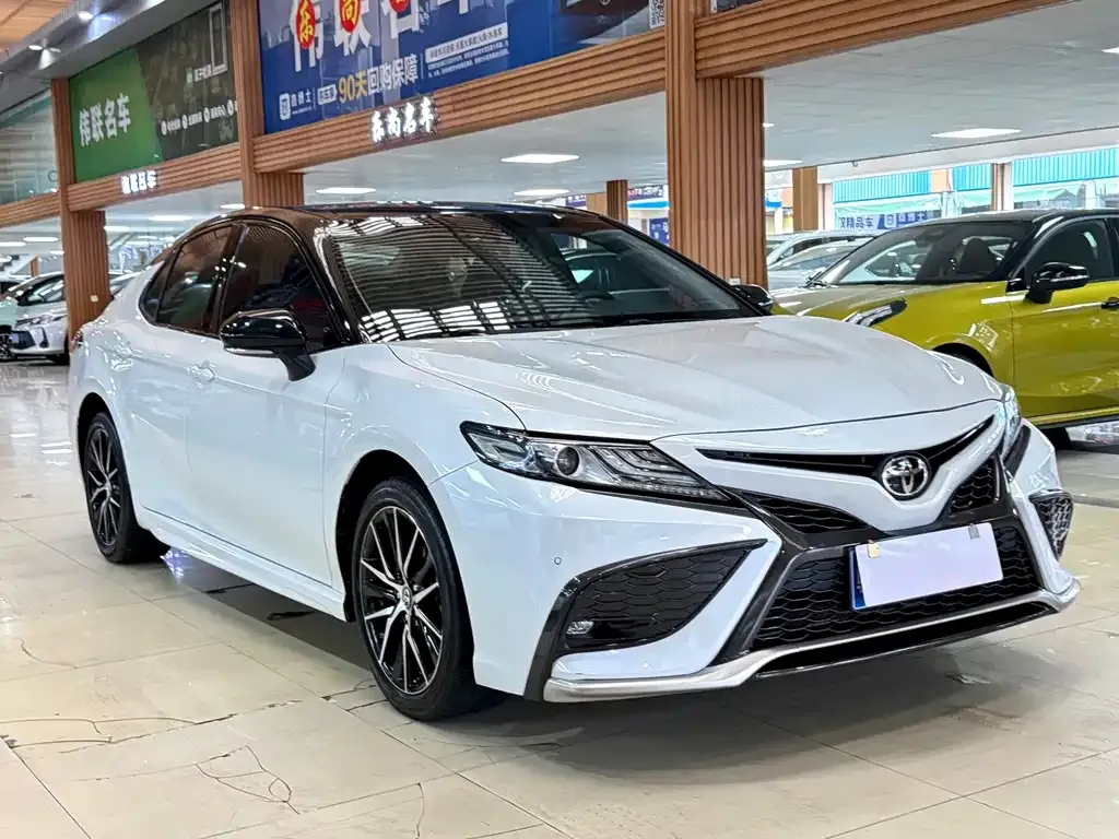 Toyota Camry — фото 6