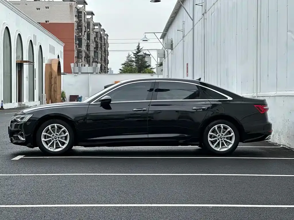 Audi A6L — фото 10