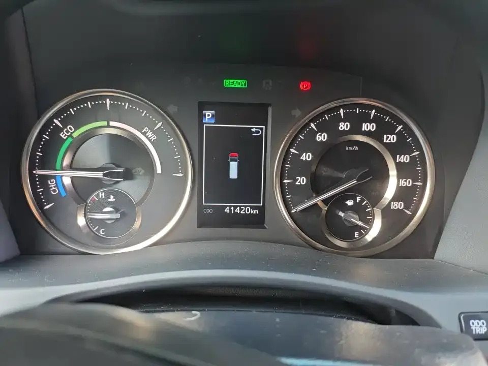 Toyota Alphard — фото 2