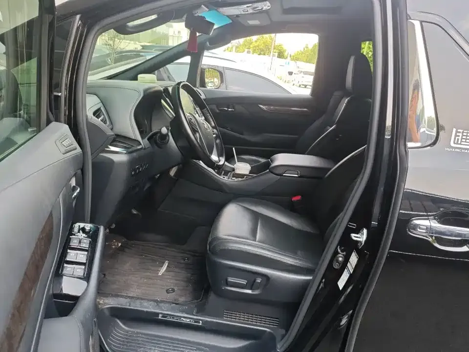 Toyota Alphard — фото 3