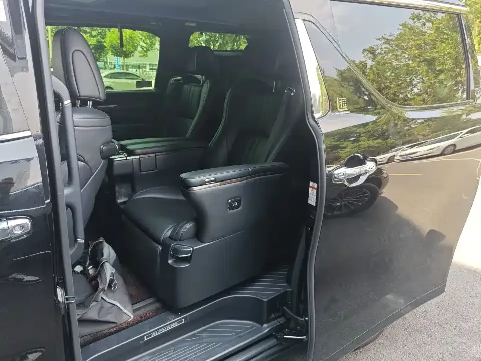 Toyota Alphard — фото 5