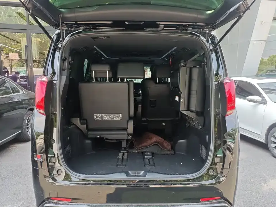 Toyota Alphard — фото 4