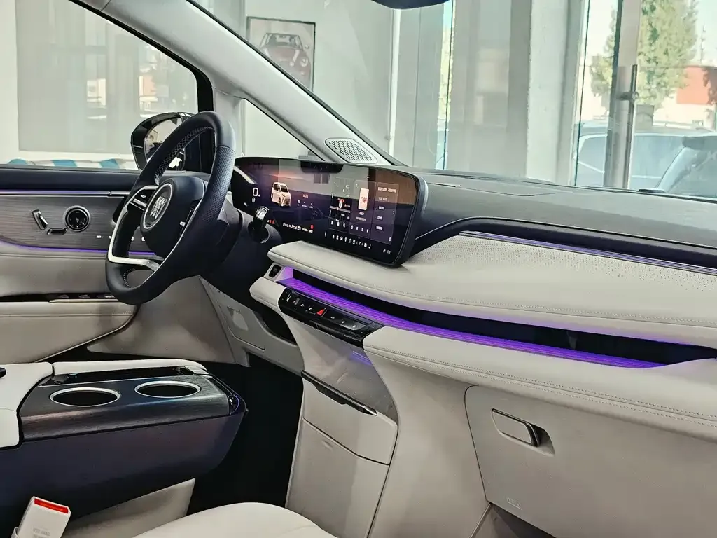 Buick GL8 Hybrid — фото 2