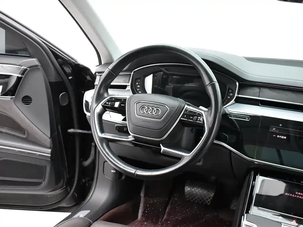 Audi A8 — фото 9