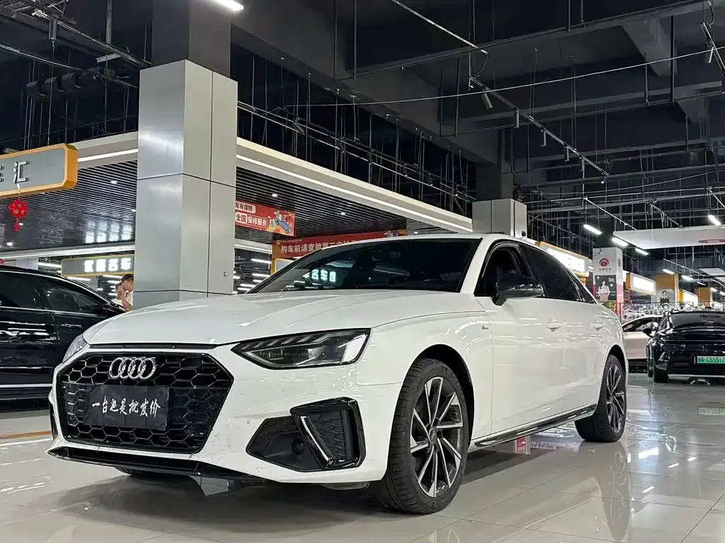 Audi A4L — фото 1