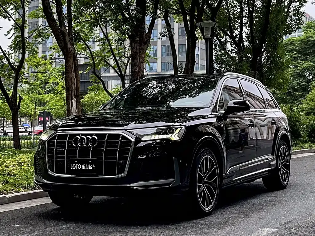 Audi Q7 — фото 1