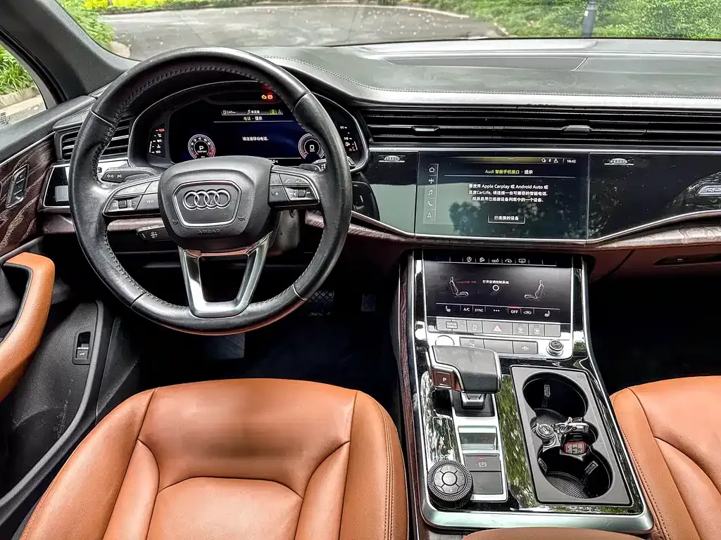 Audi Q7 — фото 10