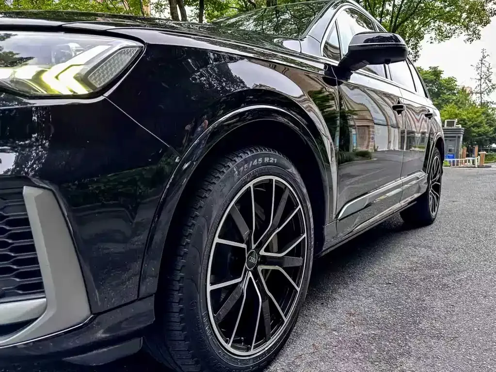Audi Q7 — фото 8