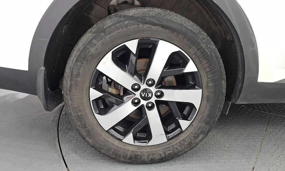Kia Sorento — фото 7