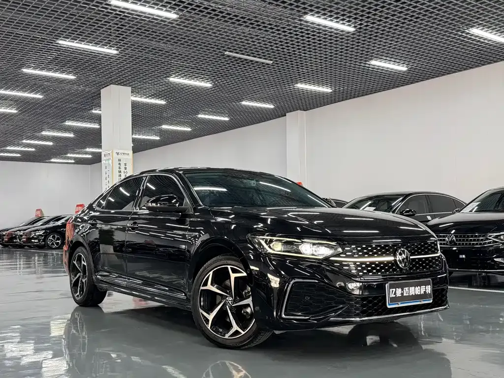Volkswagen Passat — фото 8