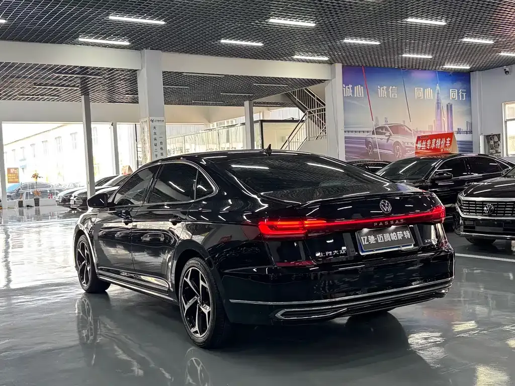 Volkswagen Passat — фото 10