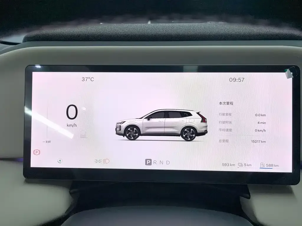 Volvo XC70 Plug-in Hybrid — фото 6