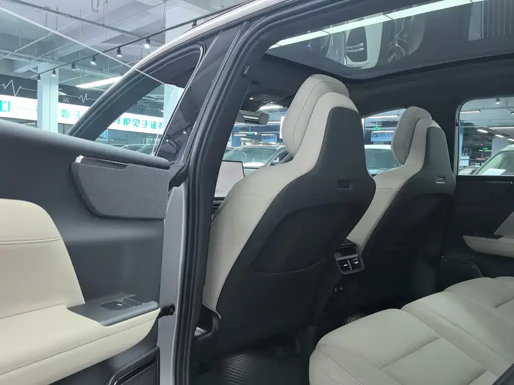 Volvo XC70 Plug-in Hybrid — фото 5