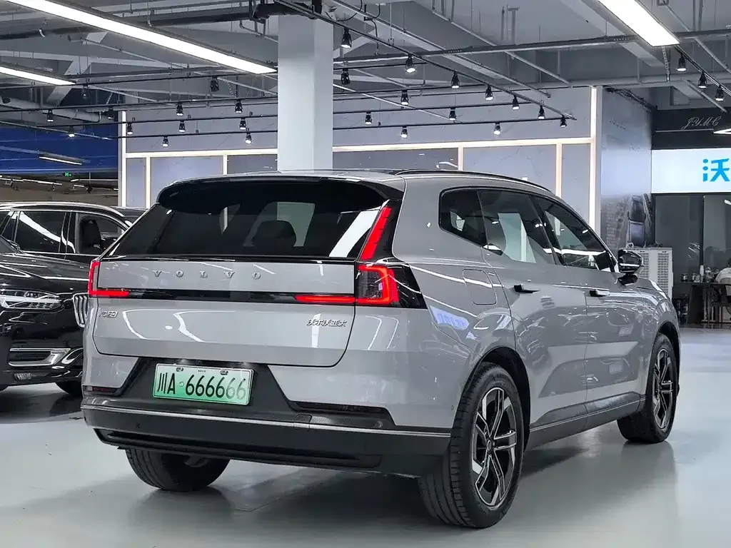 Volvo XC70 Plug-in Hybrid — фото 7