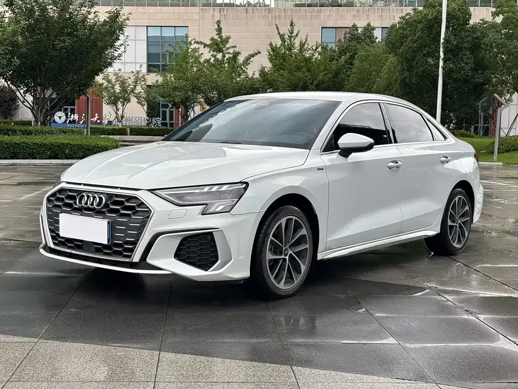Audi A3 — фото 1