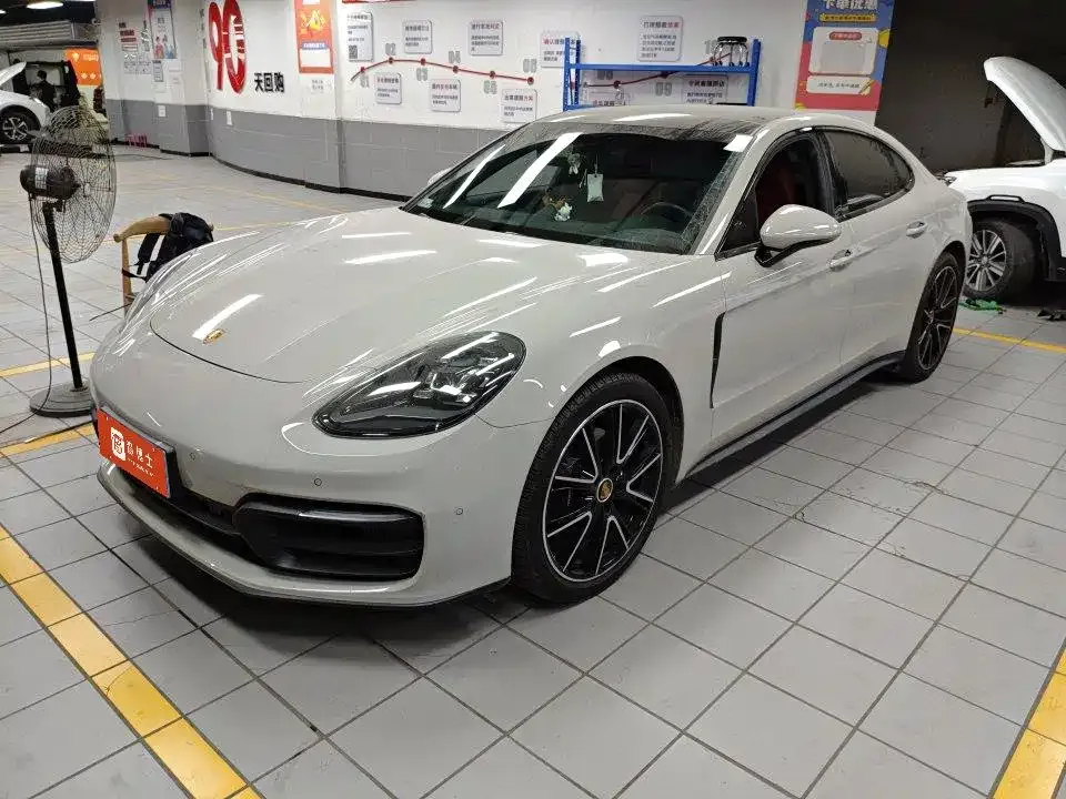 Porsche Panamera — фото 1