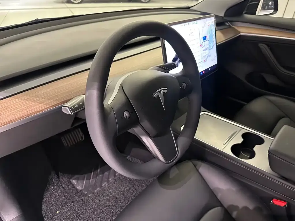 Tesla Model 3 — фото 5