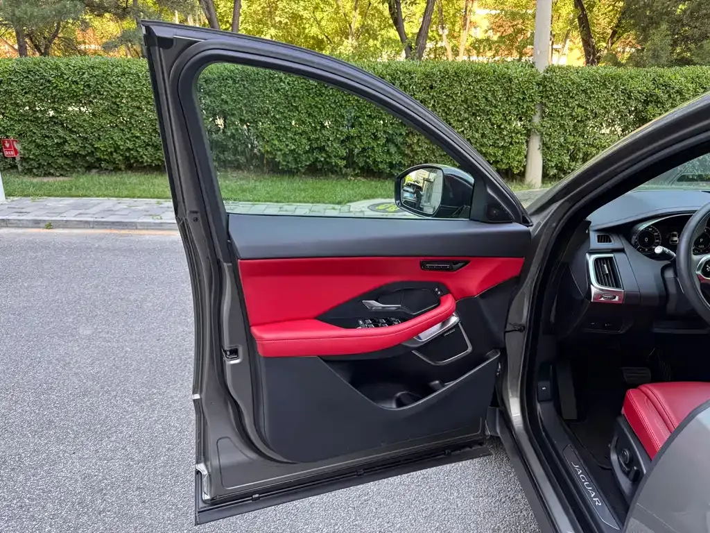 Jaguar E-PACE 2025 из CN, фото 7