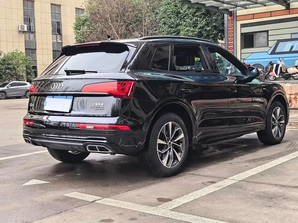 Audi Q5L — фото 6