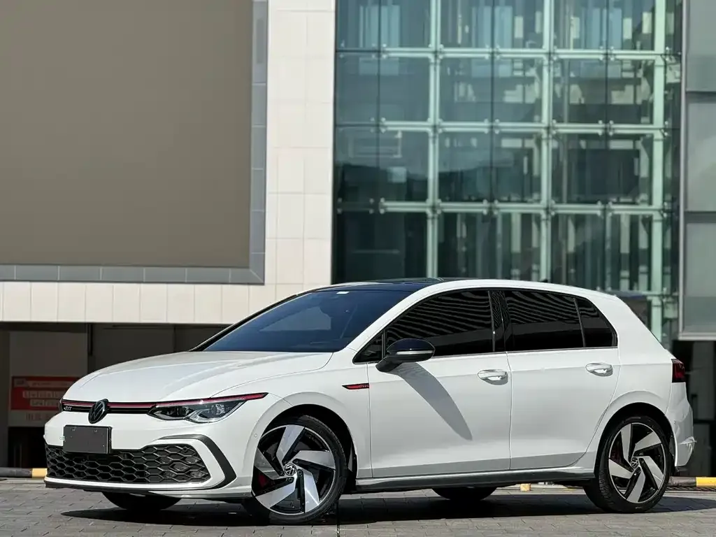 Volkswagen Golf GTI — фото 1