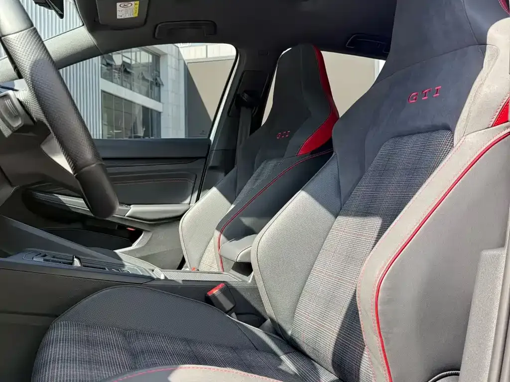 Volkswagen Golf GTI — фото 8
