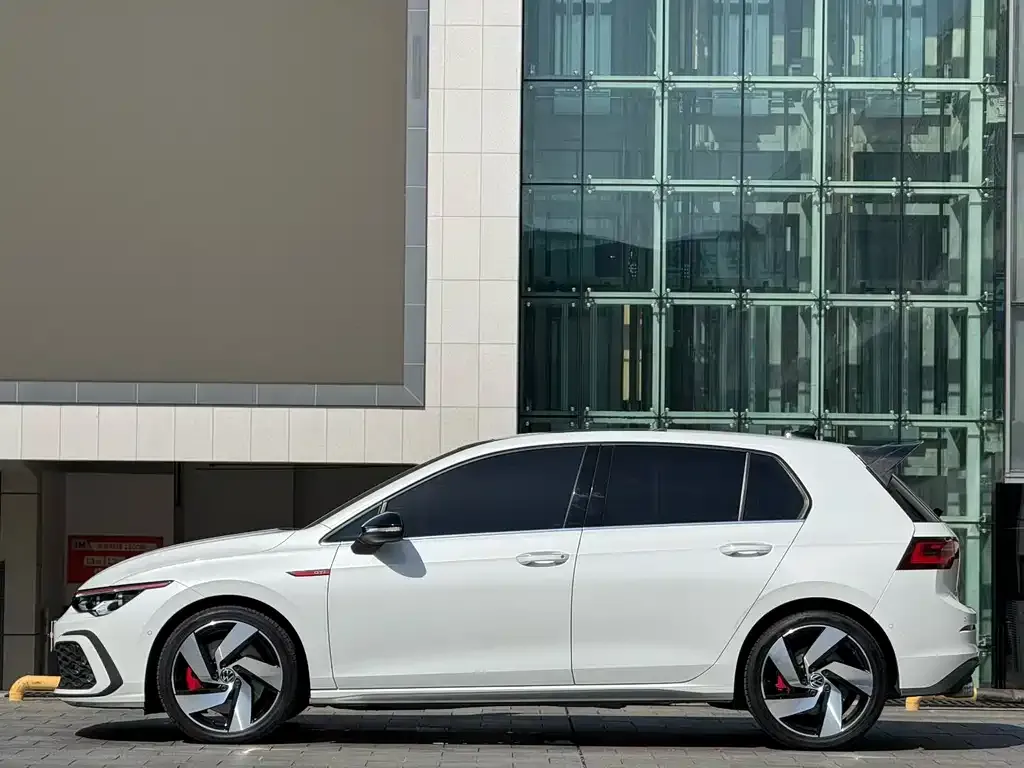 Volkswagen Golf GTI — фото 6