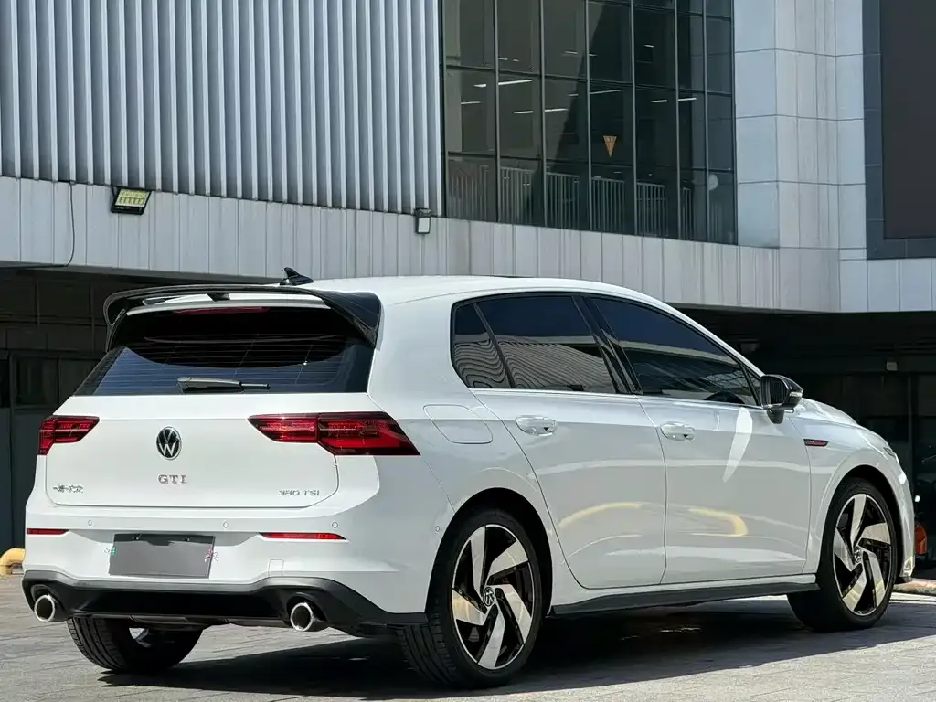 Volkswagen Golf GTI — фото 5