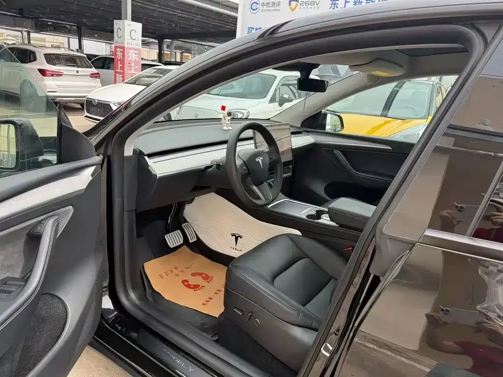 Tesla Model Y — фото 7