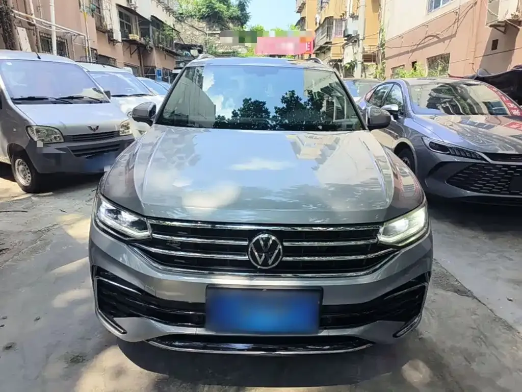 Volkswagen Tiguan L — фото 9