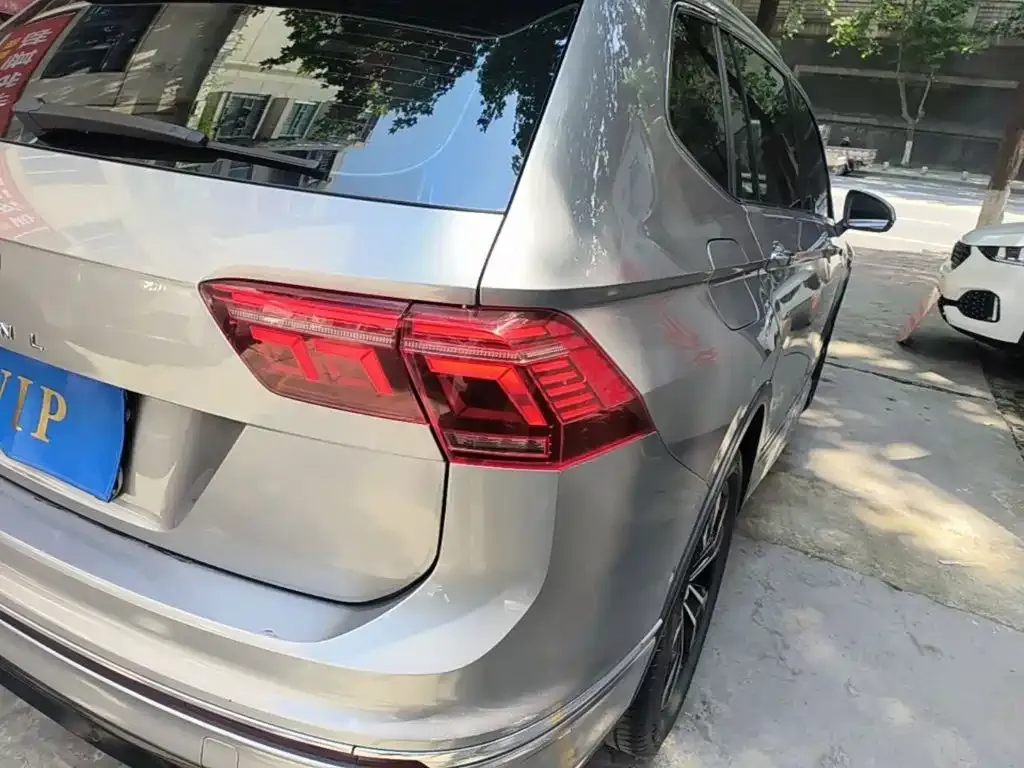 Volkswagen Tiguan L — фото 10