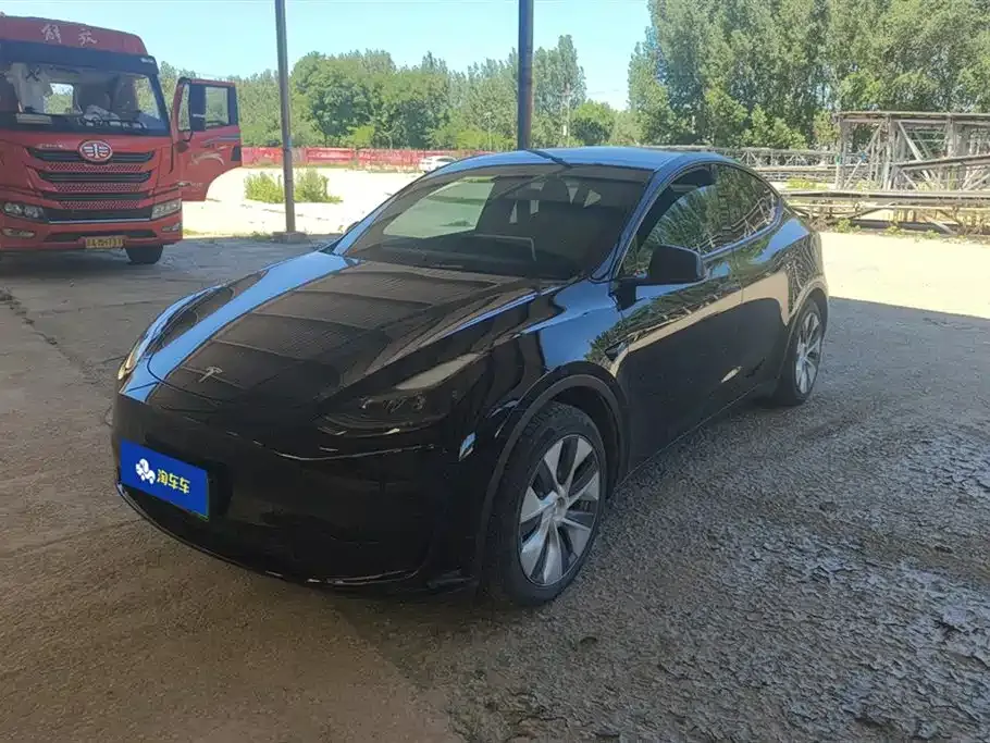 Tesla Model Y — фото 1