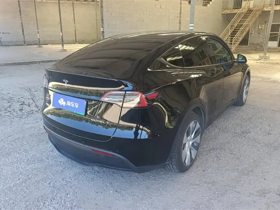 Tesla Model Y — фото 8