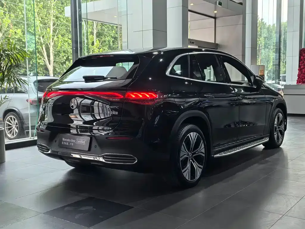 Mercedes-Benz EQE SUV — фото 3