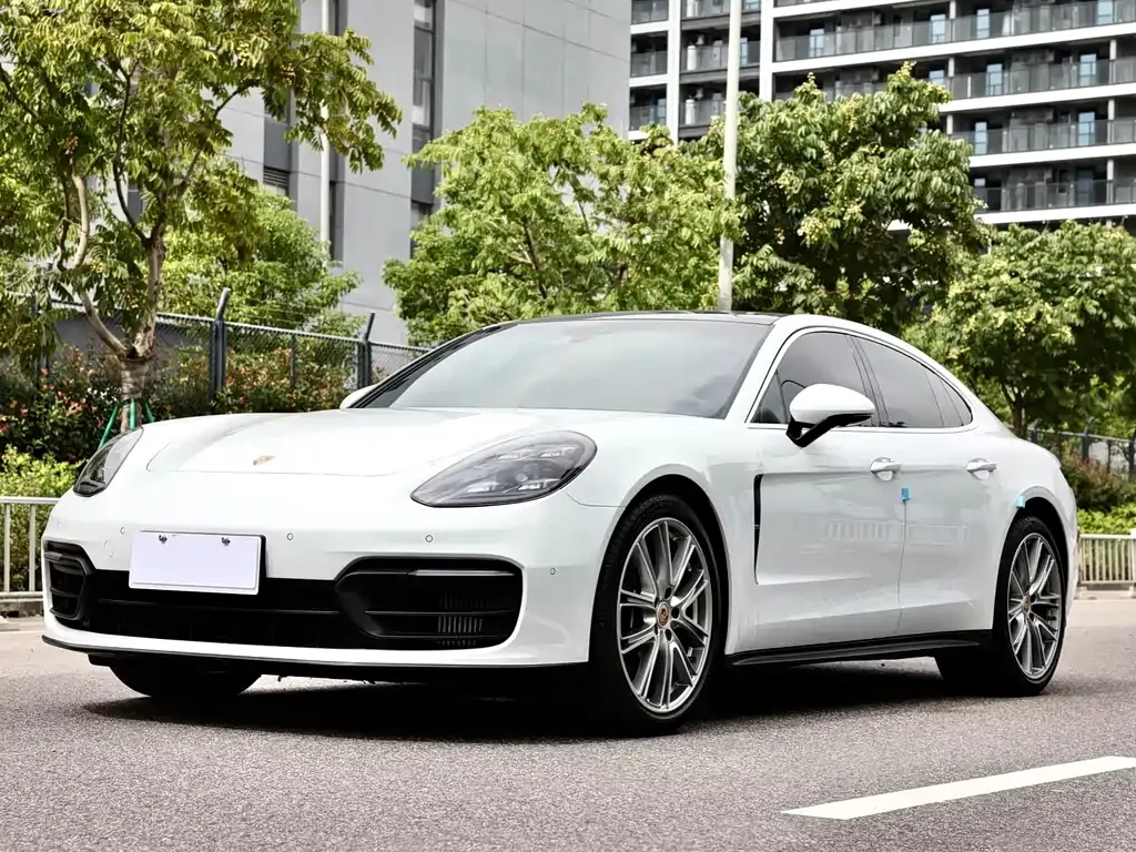 Porsche Panamera — фото 1