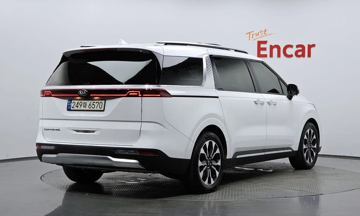 Kia Carnival — фото 4